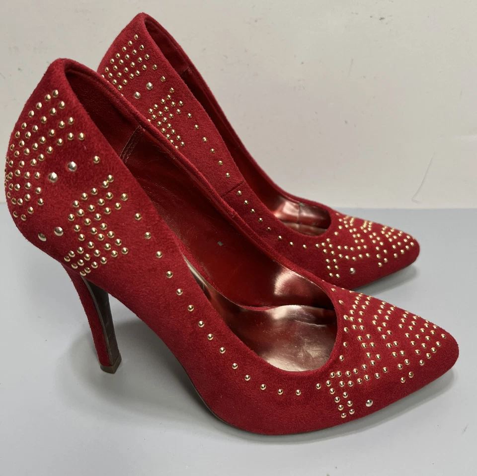 Zapatos de tacón de aguja de gamuza roja Just Fab talla 6,5 tonos dorados decoración usados en excelente estado Foto 1 de 4