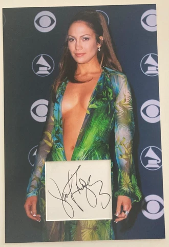 Jennifer Lopez    **HAND SIGNED**   18x12 mount  ~  AUTOGRAPHED  ~  Beckett BAS Cover