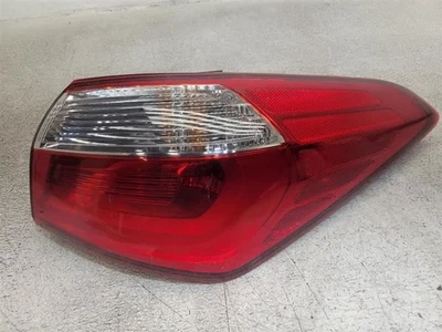 Luz trasera de freno derecha para pasajero Kia Forte 2014-2016 sedán 92402A7000 *sin LED* Foto 1 de 4