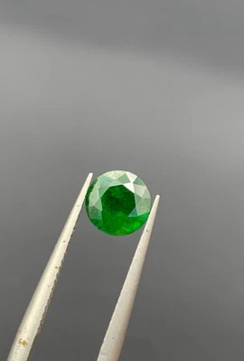 Natural Green Demantoid Garnet – 1.10 Carats (Pakistan) loose gemstone - Image 1 of 4