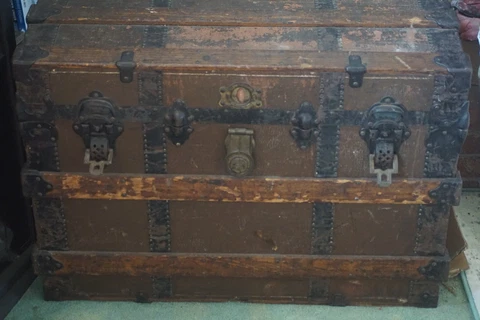 1910s Wood Travel Steamer Trunk Frederick R Hoard 22×32×20 inch Cover