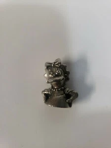 2000 The SIMPSONS CLUE Game Replacement - Pewter TOKEN Mover Miss Scarlett LISA - Picture 1 of 1