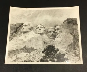 Original 1976 Mount Rushmore Press Photo Lincoln Washington Jefferson Roosevelt - Picture 1 of 2