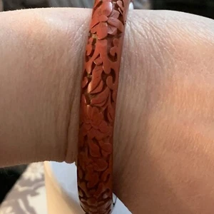 VTG CHINESE CARVED RED CINNABAR BANGLE BRACELET DRAGON FLOWER SCENE ANTIQUE - Picture 1 of 8