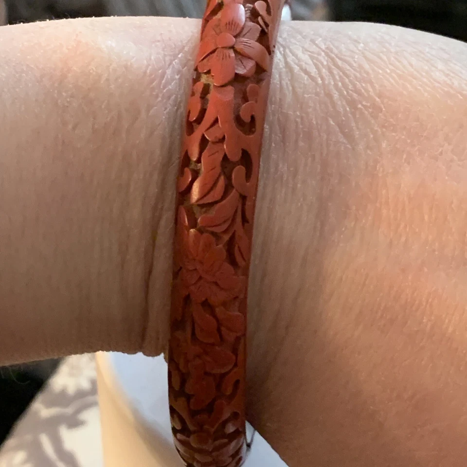 BRAZALETE BRAZALETE CINABRIO ROJO TALLADO CHINO DE COLECCIÓN ESCENA FLOR DRAGÓN ANTIGUO Foto 1 de 4