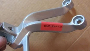 Soporte de clavija reposapiés trasero izquierdo Suzuki Pillion GSXR 1000 K3 K4 03 43700-18G00 - Imagen 1 de 8