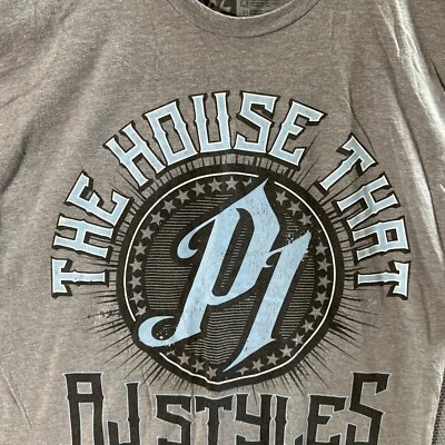 Camiseta WWE "The House That AJ Styles Built" NUEVA Fenominal Talla Única Grande Foto 1 de 3