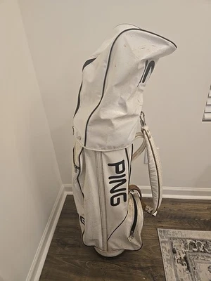 Bolsa de golf Ping 4 vías de cuero blanco y negro 35" Foto 1 de 4