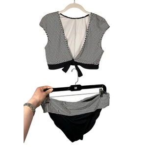 White & Black Striped Bikini Swimsuit Set Size Large - Picture 1 of 8