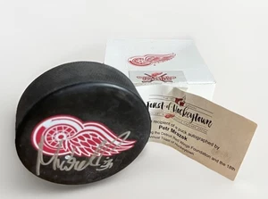 Auténtico portero de hockey firmado por la NHL Petr Mrazek Puck Detroit Red Wings - Imagen 1 de 5