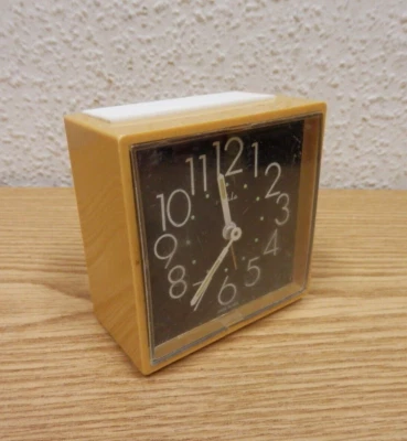 70er DDR Ruhla Reloj Despertador Mecánico Plástico Ocre Amarillo 70s Vintage - Imagen 1 de 4