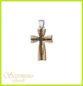 PENDENTE CROCE DA UOMO IN ORO BICOLORE 18K CON DIAMANTI NATURALI 0.14 CARATI - Picture 1 of 4