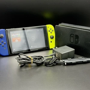 NINTENDO SWITCH 32GB JOY-CON BLU E GIALLO CON CARICATORE E DOCK FUNZIONANTE - Foto 1 di 9