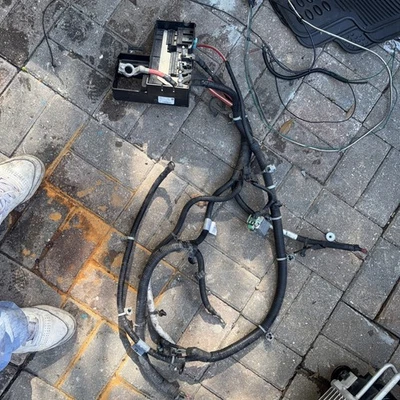 Chevrolet Tahoe 2015-2020 positivo cableado de batería arnés y caja OEM Foto 1 de 4