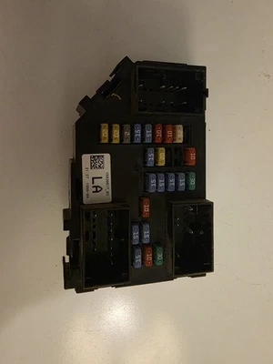 GMC Yukon Chevy Tahoe 2007 panel de instrumentos relé de fusibles compartimento de caja 15839517 Foto 1 de 3