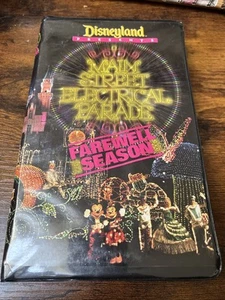 Disneyland Presents: Main Street Electrical Parade Farewell Season VHS - Imagen 1 de 3