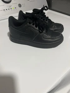 Nike Air Force 1 One Jugend Größe 11C 314193-009 Schwarz Halbschuhe Turnschuhe - Bild 1 von 7