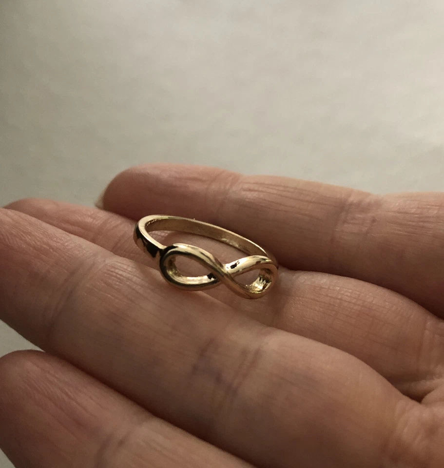 Infinity Ring Goldfarben Unendlichkeit massiv ewige Liebe Liebe Gr. 17 mm NEU - Bild 1 von 3