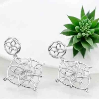 Pendientes colgantes de plata Kendra Scott Kelly. Foto 1 de 4