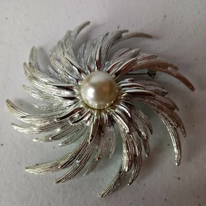 Vintage 60er Jahre SARAH COVENTRY signierte silberfarbene Perlen Pinwheel Brosche - Bild 1 von 8