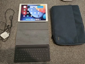 Apple iPad Pro 1st Gen 12.9" 2015 A1652 128GB Wi-Fi/4G (VF Lock) – With Keyboard - Picture 1 of 22