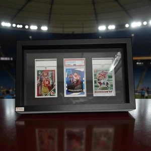 Triple Threat Patrick Mahomes PSA Rated Rookie Card KC Chiefs Fanatics Framed - Bild 1 von 6