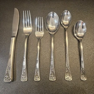 Cubiertos de acero inoxidable Noritake "Rosetta" (#123, #140, #142, #145, #179, #196) - Imagen 1 de 13