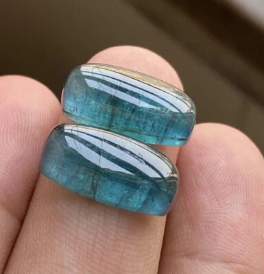 Pares de cabujones de turmalina color azul natural de 23 quilates de Afganistán Foto 1 de 4