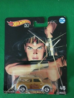 Mini Van Hot Wheels Cultura Pop DC Comics Liga da Justiça Mulher Maravilha 67 Austin - Imagem 1 de 4