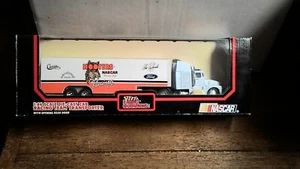Alan Kulwicki #7 Hooters Racing  Car Hauler 1-64 - Picture 1 of 1