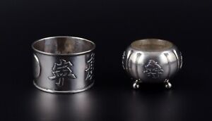 Hong Kong silver, napkin ring and salt shaker in silver. Approx. 1920/30s.