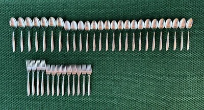 Oneida Community - Twin Star Pattern - Stainless Flatware Mixed Lot 39 Pieces - Image 1 of 4