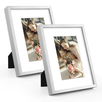 Paquete de 2 pantallas de marco de fotos de 6x8 4x6 con alfombrilla de vidrio resistente a las roturas de aluminio Foto 1 de 4
