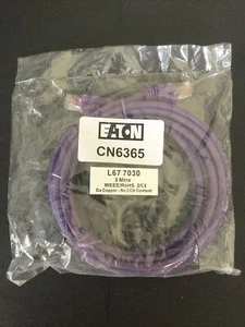 Cable de conexión Eaton CN6365 3M púrpura RJ45 Cat5 - nuevo y sellado - Imagen 1 de 2