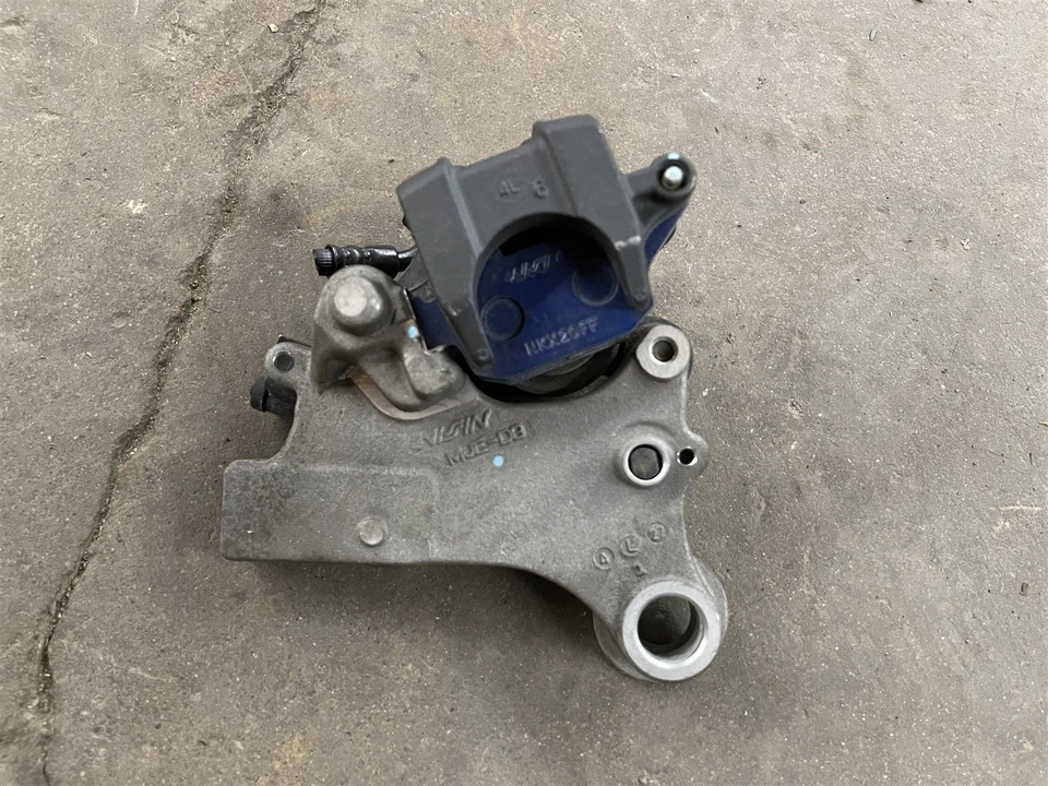 Pinza de freno trasera y montaje Honda CB650R CB 650 650R 18 19 20 21 22 23 24 25 OEM Foto 1 de 4