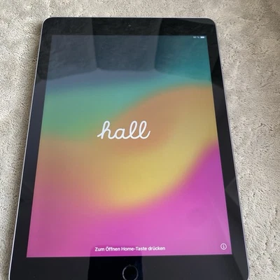Apple iPad 6. Generation 32GB Wi-Fi Space Grau A1893 - Bild 1 von 4