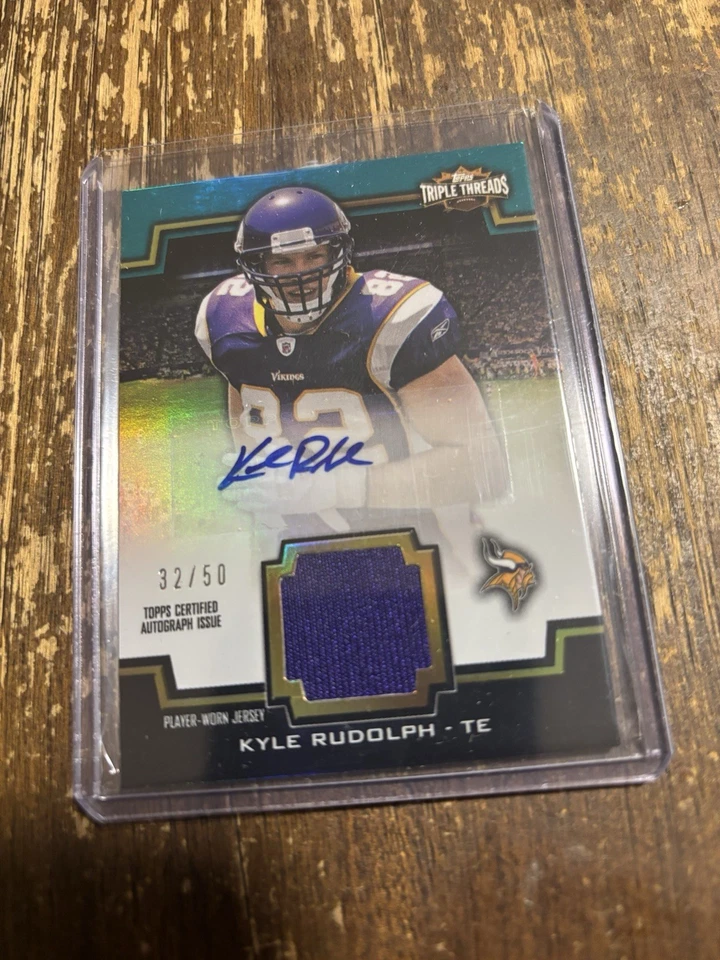 Camiseta deportiva con tarjeta de novato Kyle Rudolph 2011 Topps Triple Threads Auto Relic Vikings/50 Foto 1 de 2