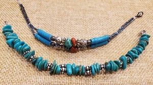 2 PULSERAS DE CUENTAS ESTILO SUROESTE TURQUESA VINTAGE DE 7", METAL PLATEADO - Imagen 1 de 6
