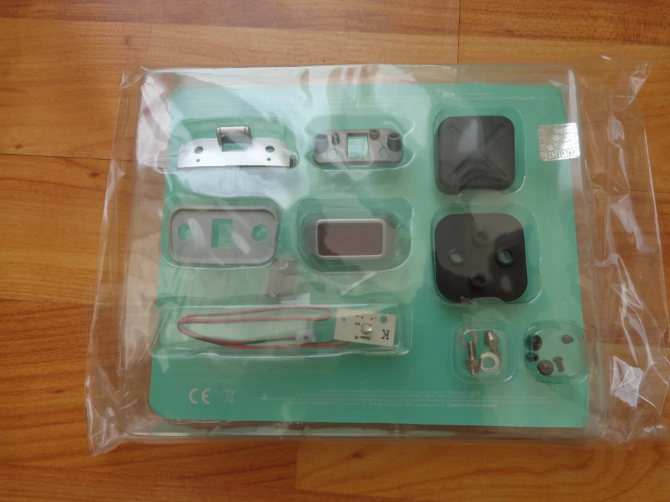 DEAGOSTINI BUILD THE VESPA 1956 GS 150 SCOOTER #48 RECTIFIER + TAIL LIGHT PARTS - Image 1 of 1