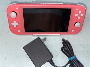 Nintendo Switch Lite - Koralle (gereinigt und vollständig getestet) mit Ladegerät - Bild 1 von 12