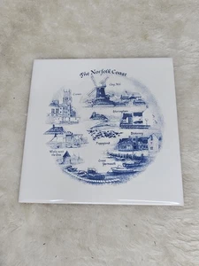 VINTAGE NORFOLK TILE, BLUE AND WHITE CERAMIC STAND, NEW - Bild 1 von 6