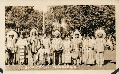 SIOUX INDIANS MANDAN ND 1930 VINTAGE FOTO REAL POSTAL RPPC Foto 1 de 2