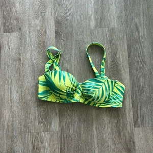 Aerie leicht gefüttertes Bügel Bikini Oberteil Tropical Print Gr. 34C - Bild 1 von 4