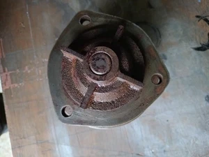 Triumph TR6/2.5 Dual Pulley Water Pump - Picture 1 of 4