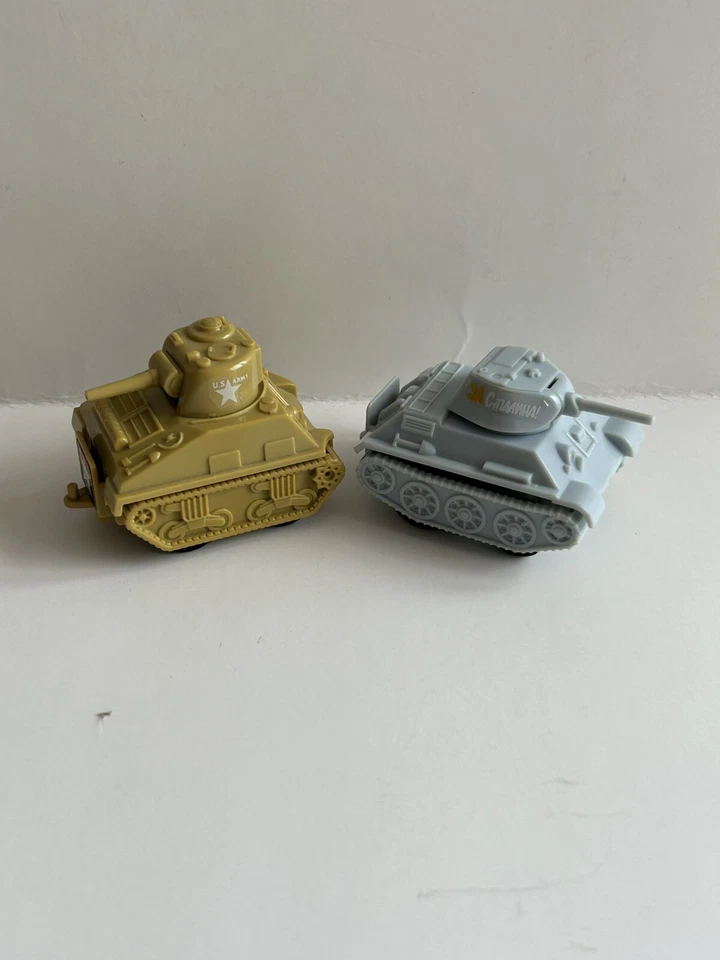 Takara Tomy Choro Q 1983 Sherman C-10 N-4  /Russia Tanks C-11 T-34 Pull Back Toy Foto 1 de 4