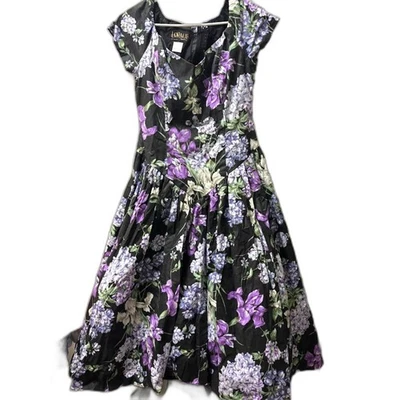 Vestido Loralie De Colección Negro Lavanda Años 80 Floral Falda Completa Baile de graduación Retro 16 Cottagecore Foto 1 de 4