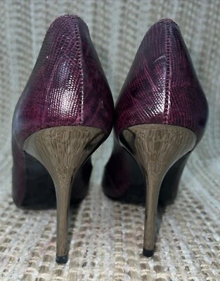 BCBG 紫色泵蛇皮风格高跟鞋女式美国 6.5 码 — 第 1/4 张图片