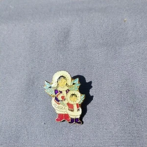 AK Alaska Eskimos Inuit Native Souvenir Enamel Lapel Hat Jacket Pin - Picture 1 of 2