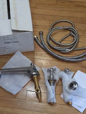 Waterworks 浴缸喷嘴哑光镍浴缸手柄和线条全新带盒请 — 第 1/4 张图片