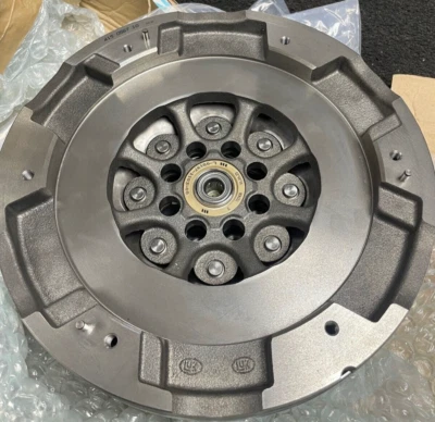 VOLANTE DOBLE MASA MERCEDES C220 C250 E250 E220 C207 W204 S204 W212 S212 Foto 1 de 4